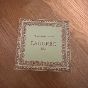 Ladurée Paris Box